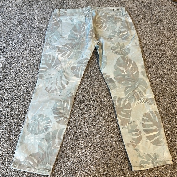 Cabi # 227 Women Size 6 Green Palm Leaf Paradise Crop Ankle Skinny Jeans, EUC - Picture 6 of 7